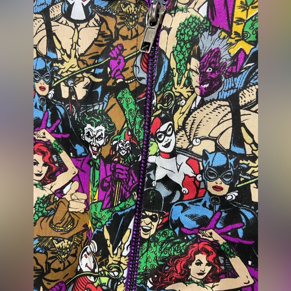 Torrid DC Comic Villains Bustier. Purple trim and lace up back. Zipper front. - Picture 11 of 12